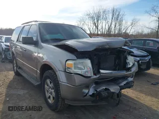 2009 Ford Expedition XLT z VIN 1FMFU15549LA09509, wystawiony jako IAAI lot #41821618 z przebiegiem 229 357 mil mil oraz . Historia ofert i sprzedaży dostępna na DreamBid. Obrazek 1.