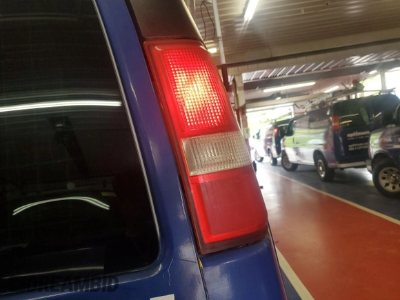 2013 Chevrolet Express Cargo z VIN 1GCSGAFX0D1138233, wystawiony jako IAAI lot #42511852 z przebiegiem 102 319 mil mil oraz . Historia ofert i sprzedaży dostępna na DreamBid. Obrazek 9.