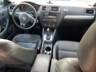 2013 Volkswagen Jetta SE с VIN 3VWDP7AJ1DM251929, выставлен на аукционе Copart как лот 53448185 с пробегом 272 882 миль миль и Списание • Salvage title. История ставок и продаж доступна на DreamBid. Изображение 8.