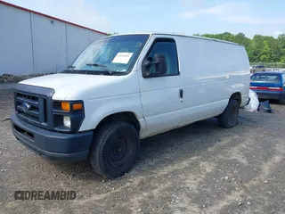 2008 Ford Econoline Cargo Commercial z VIN 1FTNE14W28DB60915, wystawiony jako IAAI lot #42262551 z przebiegiem 411 090 mil mil oraz . Historia ofert i sprzedaży dostępna na DreamBid. Obrazek 2.