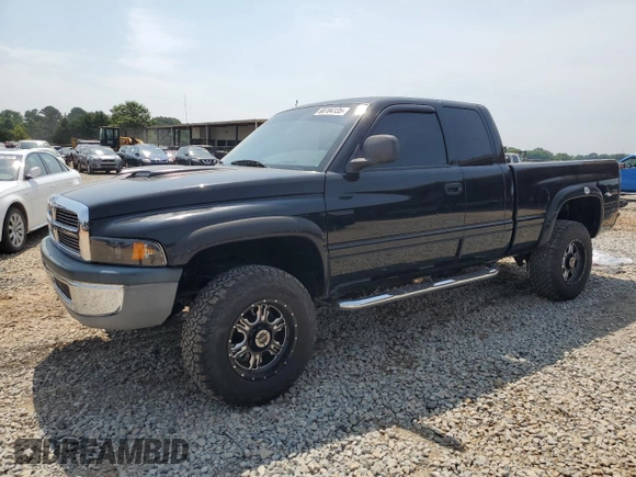 2001 Dodge 1500 z VIN 3B7HC13Z51M568382, wystawiony jako Copart lot #60704135 z przebiegiem 111 750 mil mil oraz Czysty tytuł • Clean title. Historia ofert i sprzedaży dostępna na DreamBid. Obrazek 1.