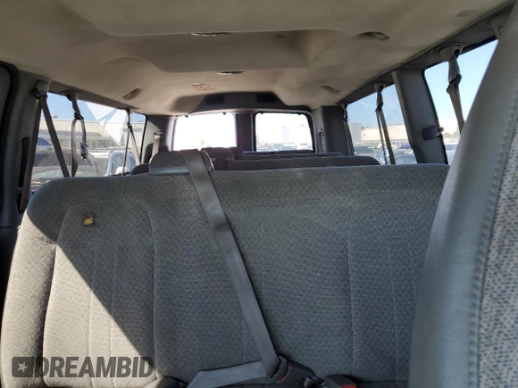 2012 Chevrolet Express Passenger 1LT z VIN 1GAZG1FG4C1100252, wystawiony jako Copart lot #73242444 z przebiegiem 76 779 mil mil oraz Szkoda całkowita • Salvage title. Historia ofert i sprzedaży dostępna na DreamBid. Obrazek 10.