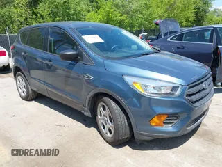 2018 Ford Escape S z VIN 1FMCU0F79JUA63979, wystawiony jako IAAI lot #42184819 z przebiegiem 125 720 mil mil oraz . Historia ofert i sprzedaży dostępna na DreamBid. Obrazek 1.