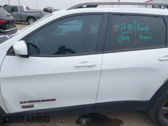 2016 Jeep Cherokee Latitude with VIN 1C4PJLCB0GW350567, listed as a IAAI auction lot 41624430 with 100,371 mi miles. Bid and sale history available at carsss.com. Image 14.