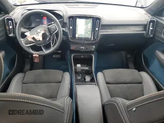 2023 Volvo C40 Ultimate z VIN YV4ED3GM0P2062398, wystawiony jako Copart lot #49081605 z przebiegiem 23 916 mil mil oraz Czysty tytuł • Clean title. Historia ofert i sprzedaży dostępna na DreamBid. Obrazek 8.