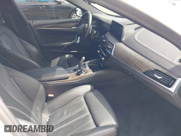 2020 BMW 5 Series 530i z VIN WBAJR3C04LWW69815, wystawiony jako IAAI lot #42247174 z przebiegiem 54 547 mil mil oraz . Historia ofert i sprzedaży dostępna na DreamBid. Obrazek 5.