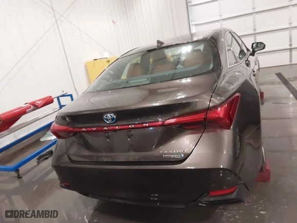 2019 Toyota Avalon Hybrid Limited with VIN 4T1B21FB3KU007114, listed as a IAAI auction lot 41658316 with 127,785 mi miles. Bid and sale history available at carsss.com. Image 16.