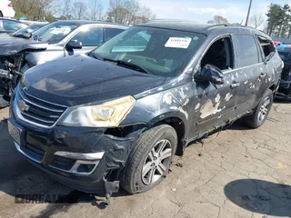 2016 Chevrolet Traverse LT z VIN 1GNKRHKD9GJ324797, wystawiony jako IAAI lot #41891336 z przebiegiem 132 234 mil mil oraz . Historia ofert i sprzedaży dostępna na DreamBid. Obrazek 2.