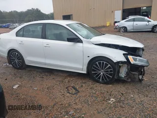 2015 Volkswagen Jetta SE z VIN 3VWD17AJ1FM225271, wystawiony jako IAAI lot #40353904 z przebiegiem 83 317 mil mil oraz . Historia ofert i sprzedaży dostępna na DreamBid. Obrazek 14.