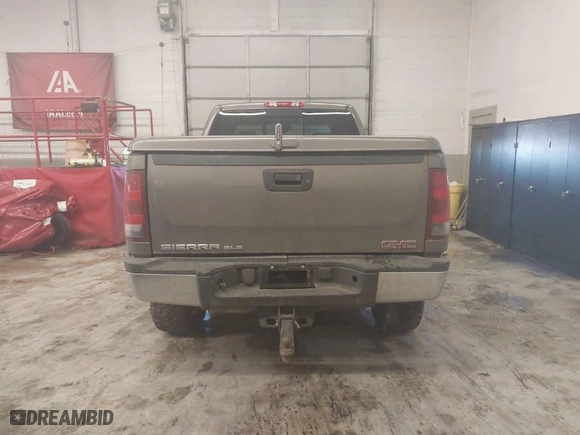 2013 GMC Sierra 2500HD SLE with VIN 1GT220C83DZ251178, listed as a IAAI auction lot 41342465 with 138,134 mi miles. Bid and sale history available at carsss.com. Image 16.