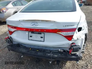 2017 Hyundai Azera Limited with VIN KMHFH4JG8HA591542, listed as a IAAI auction lot 42020982 with 75,174 mi miles and . Bid and sale history available at carsss.com. Image 18.
