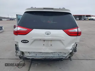 2018 Toyota Sienna XLE Auto Access Seat with VIN 5TDYZ3DC5JS938542, listed as a IAAI auction lot 41569381 with 41,691 mi miles. Bid and sale history available at carsss.com. Image 6.