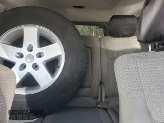 2006 Jeep Commander z VIN 1J8HG48KX6C229068, wystawiony jako Copart lot #54003995 z przebiegiem 186 875 mil mil oraz Szkoda całkowita • Salvage title. Historia ofert i sprzedaży dostępna na DreamBid. Obrazek 10.