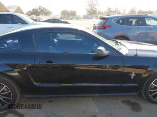 2008 Ford Mustang Deluxe with VIN 1ZVHT80NX85114958, listed as a IAAI auction lot 41806240 with 164,980 mi miles. Bid and sale history available at carsss.com. Image 13.