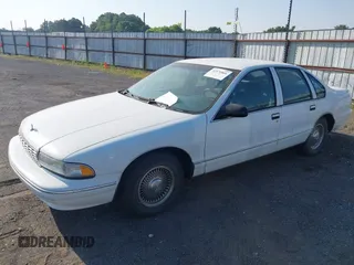 1995 Chevrolet Caprice z VIN 1G1BL52W0SR183101, wystawiony jako IAAI lot #42471866 z przebiegiem 158 647 mil mil oraz . Historia ofert i sprzedaży dostępna na DreamBid. Obrazek 2.