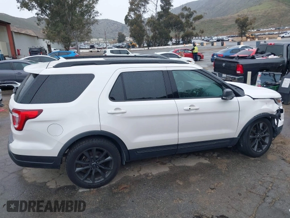 2018 Ford Explorer XLT z VIN 1FM5K7D89JGB09201, wystawiony jako IAAI lot #41796114 z przebiegiem 61 808 mil mil oraz . Historia ofert i sprzedaży dostępna na DreamBid. Obrazek 13.