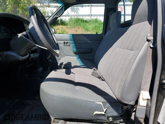 1994 Toyota Pickup DX z VIN JT4RN01P8R7065882, wystawiony jako Copart lot #56998705 z przebiegiem 86 406 mil mil oraz Czysty tytuł • Clean title. Historia ofert i sprzedaży dostępna na DreamBid. Obrazek 7.