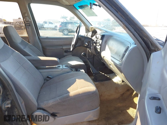 1996 Ford Explorer XL z VIN 1FMDU34X8TUA58168, wystawiony jako IAAI lot #41423645 z przebiegiem 121 839 mil mil oraz . Historia ofert i sprzedaży dostępna na DreamBid. Obrazek 5.