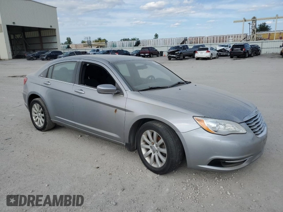 2014 Chrysler 200 Touring z VIN 1C3CCBBB0EN177211, wystawiony jako Copart lot #63526614 z przebiegiem 131 915 mil mil oraz Szkody całkowita. Historia ofert i sprzedaży dostępna na DreamBid. Obrazek 4.