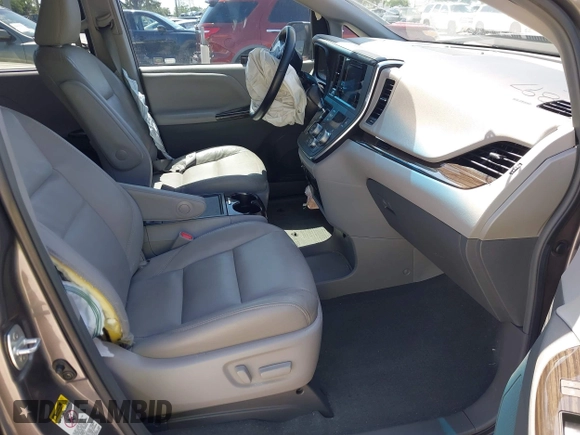 2017 Toyota Sienna XLE Auto Access Seat with VIN 5TDYZ3DC4HS856263, listed as a IAAI auction lot 42003167 with 100,105 mi miles. Bid and sale history available at carsss.com. Image 5.