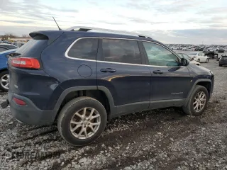 2015 Jeep Cherokee Latitude with VIN 1C4PJMCS8FW682275, listed as a Copart auction lot 85960144 with 139,509 mi miles and Salvage Title. Bid and sale history available at DreamBid. Image 3.