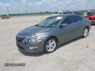 2015 Nissan Altima 2.5 S with VIN 1N4AL3AP2FC195640, listed as a IAAI auction lot 42126891 with 220,177 mi miles. Bid and sale history available at carsss.com. Image 2.