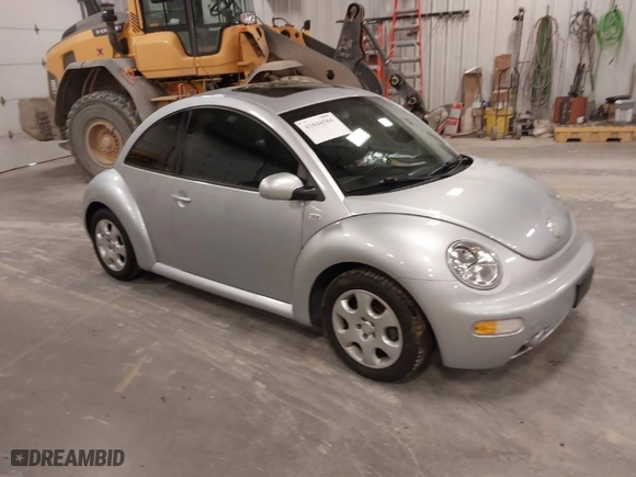 2002 Volkswagen New Beetle GLS with VIN 3VWCB21C32M461251, listed as a IAAI auction lot 41844584 with NaN miles. Bid and sale history available at carsss.com. Image 1.