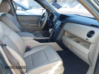 2009 Honda Pilot EX-L with VIN 5FNYF48579B014520, listed as a IAAI auction lot 41736577 with 204,704 mi miles. Bid and sale history available at carsss.com. Image 5.