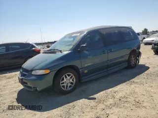 2000 Dodge Caravan SE with VIN 1B4GP44G2YB763370, listed as a Copart auction lot 64146365 with 162,852 mi miles and Salvage title. Bid and sale history available at DreamBid. Image 1.