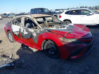 2022 Toyota Camry SE z VIN 4T1T11AK8NU046882, wystawiony jako IAAI lot #40321638 z przebiegiem Nie podano mil oraz . Historia ofert i sprzedaży dostępna na DreamBid. Obrazek 1.