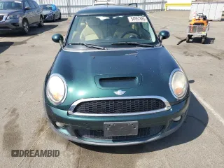 2009 MINI Hardtop S with VIN WMWMF73539TW85698, listed as a Copart auction lot 54957685 with 98,429 mi miles and Clean Title. Bid and sale history available at DreamBid. Image 5.