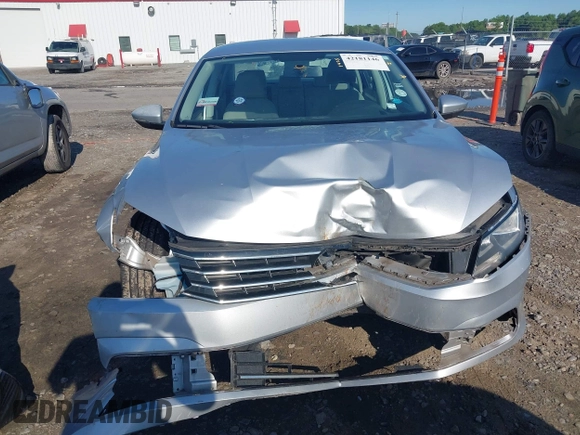 2017 Volkswagen Passat S z VIN 1VWAT7A30HC009964, wystawiony jako IAAI lot #42181146 z przebiegiem 118 855 mil mil oraz . Historia ofert i sprzedaży dostępna na DreamBid. Obrazek 13.