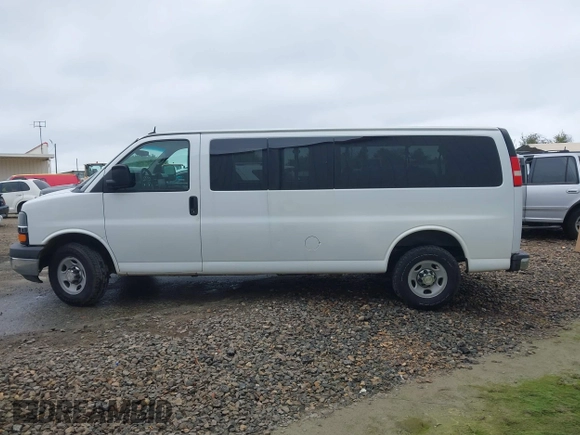 2015 Chevrolet Express Passenger LT with VIN 1GAZG1FG5F1205323, listed as a IAAI auction lot 41917128 with 194,773 mi miles and . Bid and sale history available at DreamBid. Image 14.
