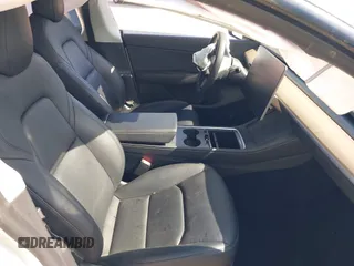 2021 Tesla Model Y Long Range z VIN 5YJYGDEE0MF204377, wystawiony jako IAAI lot #42139838 z przebiegiem Nie podano mil oraz . Historia ofert i sprzedaży dostępna na DreamBid. Obrazek 5.