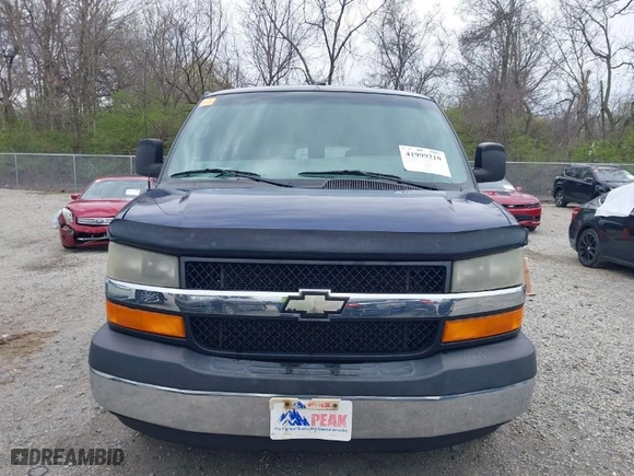 2004 Chevrolet Express Passenger with VIN 1GBFG15T441159106, listed as a IAAI auction lot 41999210 with 245,286 mi miles. Bid and sale history available at carsss.com. Image 12.