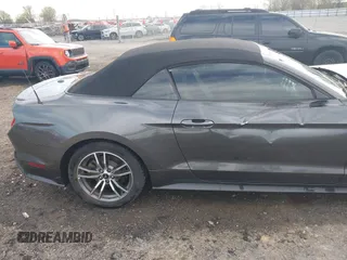 2017 Ford Mustang EcoBoost Premium z VIN 1FATP8UH5H5295852, wystawiony jako IAAI lot #41876517 z przebiegiem 132 910 mil mil oraz . Historia ofert i sprzedaży dostępna na DreamBid. Obrazek 19.