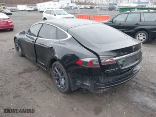 2018 Tesla Model S 75D with VIN 5YJSA1E20JF275490, listed as a IAAI auction lot 41855185 with 253,031 mi miles. Bid and sale history available at carsss.com. Image 3.