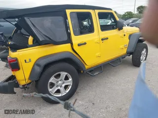 2020 Jeep Wrangler Unlimited Sport Altitude with VIN 1C4HJXDG8LW215899, listed as a IAAI auction lot 40909335 with 41,356 mi miles. Bid and sale history available at carsss.com. Image 4.