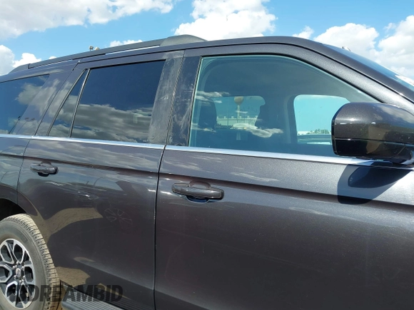 2024 Ford Expedition XLT with VIN 1FMJU1J82REA54818, listed as a IAAI auction lot 42785765 with 33,983 mi miles and . Bid and sale history available at DreamBid. Image 13.