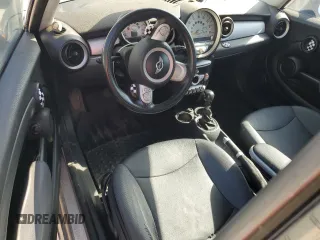 2009 MINI Hardtop z VIN WMWMF33539TT69470, wystawiony jako Copart lot #59624825 z przebiegiem 132 959 mil mil oraz Szkoda całkowita • Salvage title. Historia ofert i sprzedaży dostępna na DreamBid. Obrazek 8.