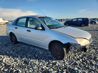 2007 Ford Focus S with VIN 1FAFP34N87W278008, listed as a Copart auction lot 61022545 with 139,575 mi miles and Salvage title. Bid and sale history available at DreamBid. Image 4.
