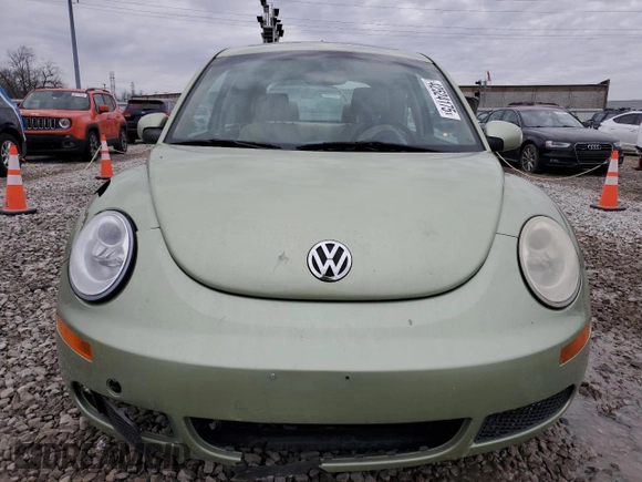 2009 Volkswagen Beetle S with VIN 3VWRW31C69M516659, listed as a Copart auction lot 42524175 with 195,836 mi miles and Salvage Title. Bid and sale history available at DreamBid. Image 5.