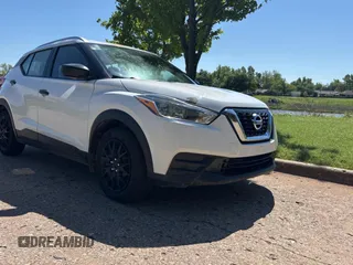 2019 Nissan Kicks S with VIN 3N1CP5CUXKL502608, listed as a Copart auction lot 55879725 with 137,400 mi miles and Clean Title. Bid and sale history available at carsss.com. Image 1.
