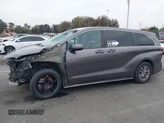 2022 Toyota Sienna LE z VIN 5TDKRKEC1NS099302, wystawiony jako IAAI lot #42243486 z przebiegiem 209 339 mil mil oraz . Historia ofert i sprzedaży dostępna na DreamBid. Obrazek 15.