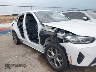 2024 BMW X4 xDrive30i with VIN 5UX33DT08R9X21276, listed as a IAAI auction lot 42177910 with 16,199 mi miles and . Bid and sale history available at DreamBid. Image 6.
