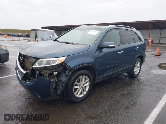 2015 Kia Sorento LX with VIN 5XYKT4A63FG590482, listed as a IAAI auction lot 41477333 with 207,079 mi miles. Bid and sale history available at carsss.com. Image 17.