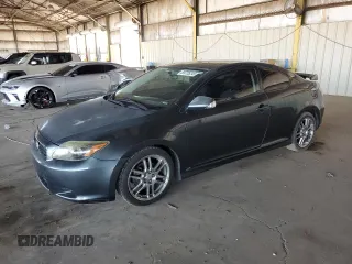 2008 Scion tC Spec z VIN JTKDE167X80258043, wystawiony jako Copart lot #59725245 z przebiegiem 199 932 mil mil oraz Szkoda całkowita • Salvage title. Historia ofert i sprzedaży dostępna na DreamBid. Obrazek 1.