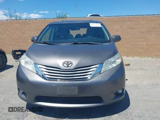 2016 Toyota Sienna XLE with VIN 5TDYK3DCXGS722960, listed as a IAAI auction lot 42153794 with 147,331 mi miles. Bid and sale history available at carsss.com. Image 13.
