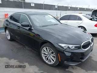 2024 BMW 3 Series 330i z VIN 3MW69FF06R8E26656, wystawiony jako IAAI lot #42215668 z przebiegiem 20 651 mil mil oraz . Historia ofert i sprzedaży dostępna na DreamBid. Obrazek 1.