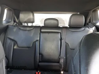 2023 Jeep Compass Latitude z VIN 3C4NJDBN6PT562209, wystawiony jako Copart lot #59638715 z przebiegiem 45 360 mil mil oraz Szkoda całkowita • Salvage title. Historia ofert i sprzedaży dostępna na DreamBid. Obrazek 10.